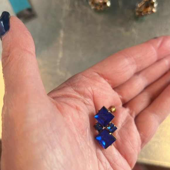 🎉🎉Exquisite vintage clips and screw back earrings 🎉🎉 - Picture 4 of 5